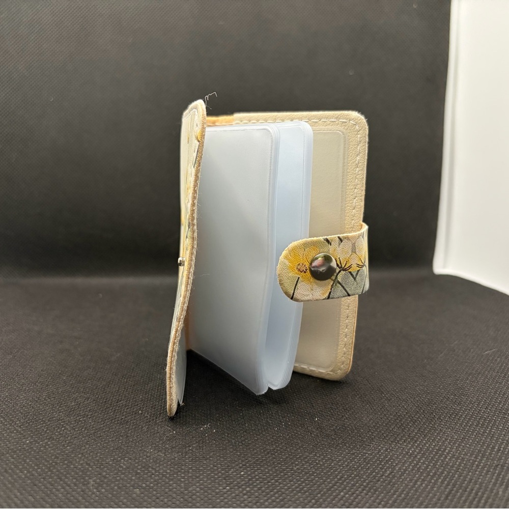 Floral Pattern Card Holder - White and Yellow - Picture 3 of 6